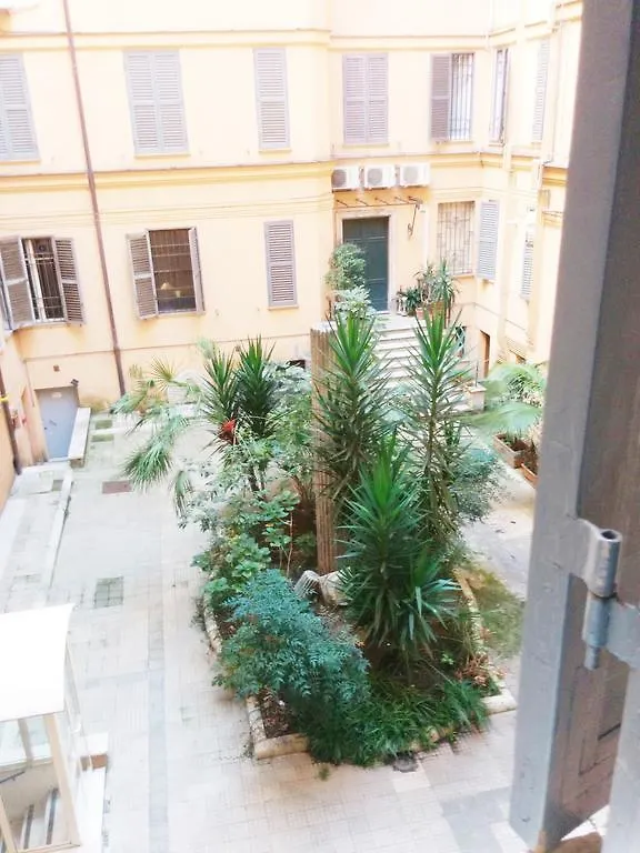 Ad Hoc Guest House Roma 3*,