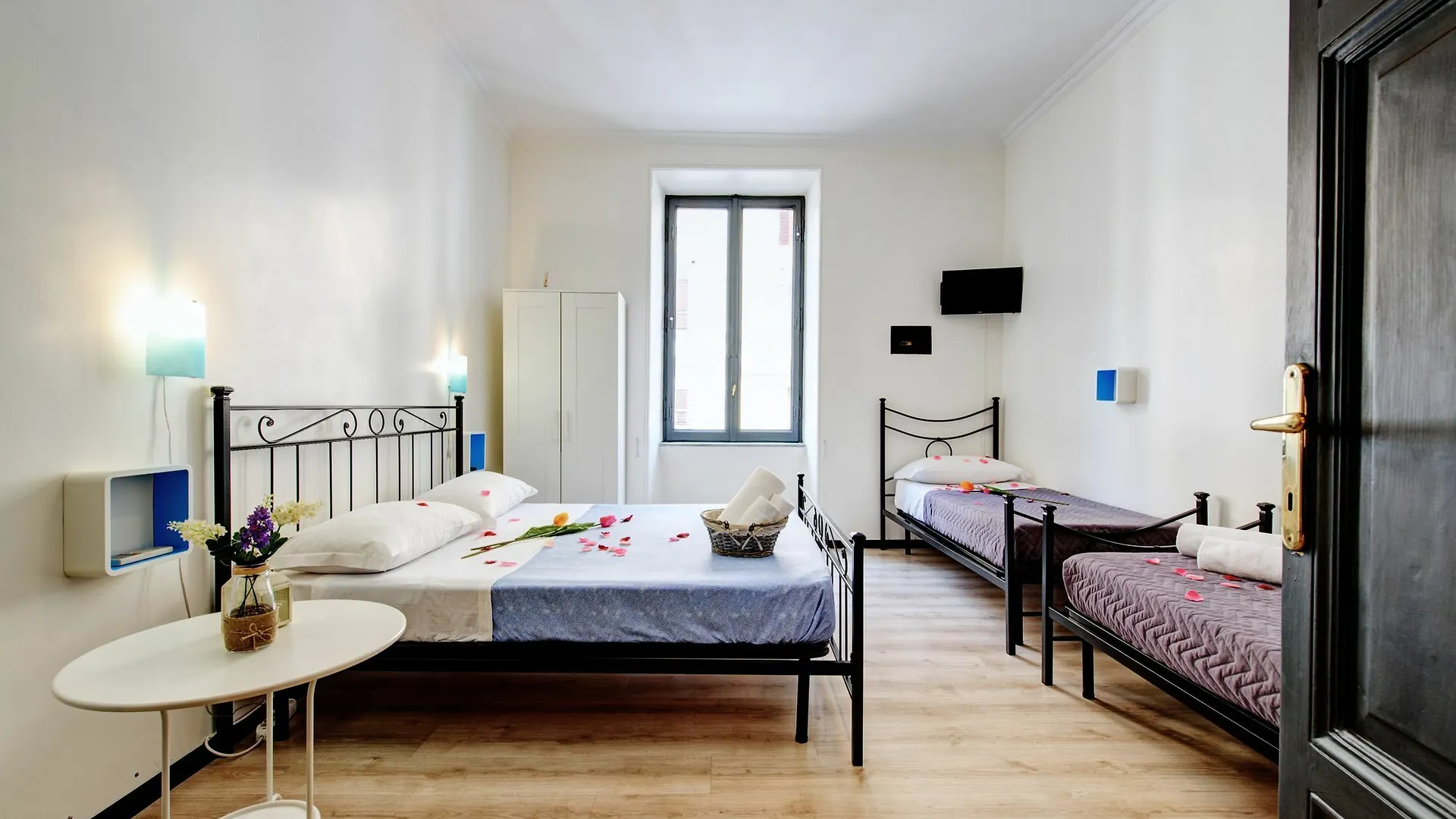 Ad Hoc Guest House Рим